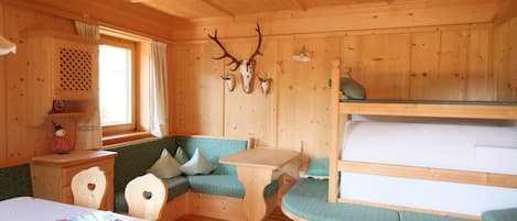 3 habitaciones, tabla de planchar con plancha y wifi gratis