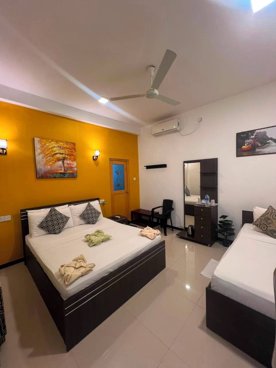 Camera Luxury con letto matrimoniale o 2 letti singoli, dormitorio misto, vista giardino | Una cassaforte in camera, insonorizzazione, ferro/asse da stiro