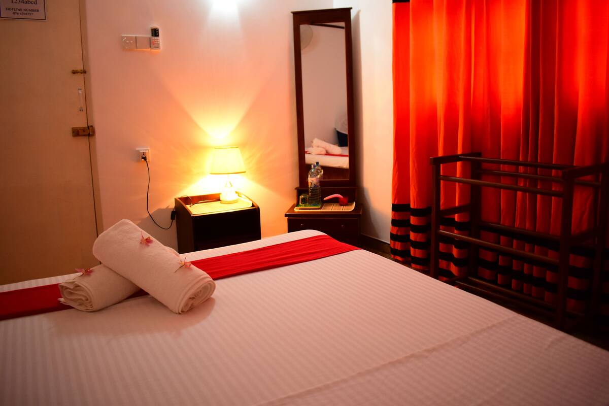 Deluxe Double Room | In-room safe, soundproofing, iron/ironing board (on request), free WiFi