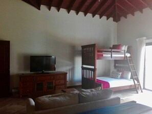 Habitación, varias camas, para no fumadores | 4 habitaciones y camas extra 