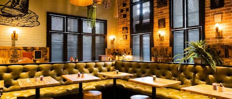2 restaurants, breakfast, lunch, dinner served; Mexican cuisine
