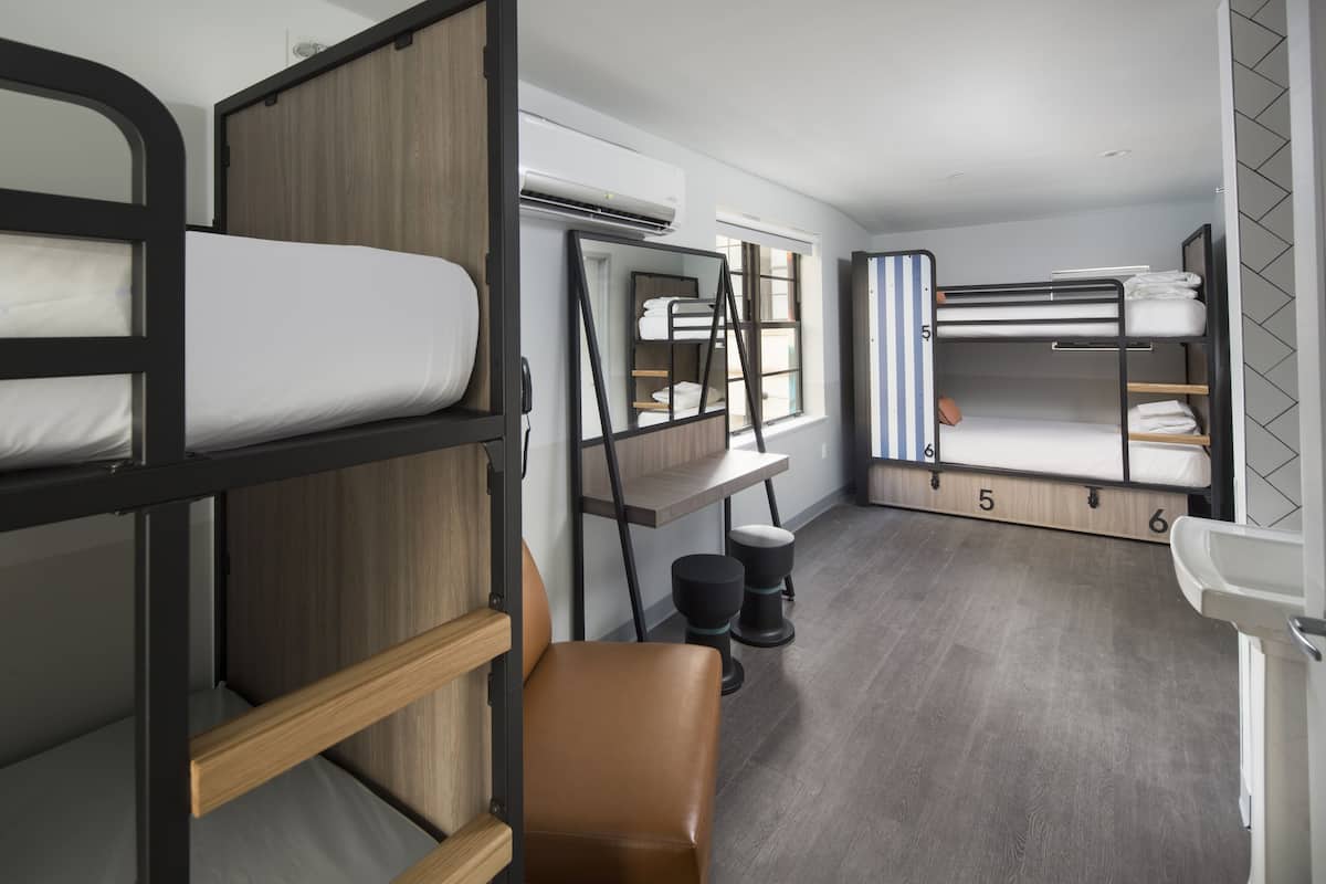 Premium bedding, in-room safe, soundproofing, free WiFi