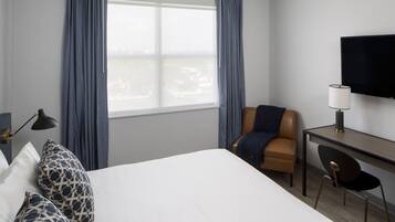 Habitación Deluxe, 1 cama King size (Deluxe King) | Ropa de cama de alta calidad y caja de seguridad en la habitación