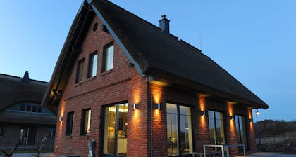 Modernes Ferienhaus in Strandnähe (700m) und direkten Seeblick