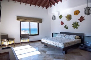 House, Non Smoking | 3 bedrooms, rollaway beds, free WiFi - Ocean View Home RO004 (Roatan)