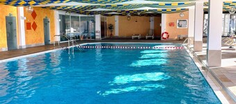 Calm, spacious, sunny apartment with view at the Alps