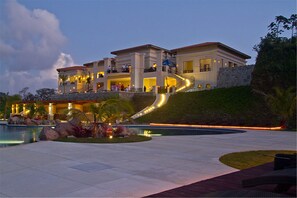 Front of property - Ocean View Home RO005 (Roatan)