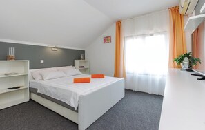 2 makuuhuonetta, vauvan matkasänky, ilmainen Wi-Fi, vuodevaatteet