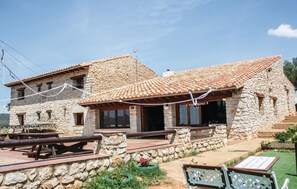 Outdoor dining - 6 bedroom awesome home in La Salzadella (La Salzadella)