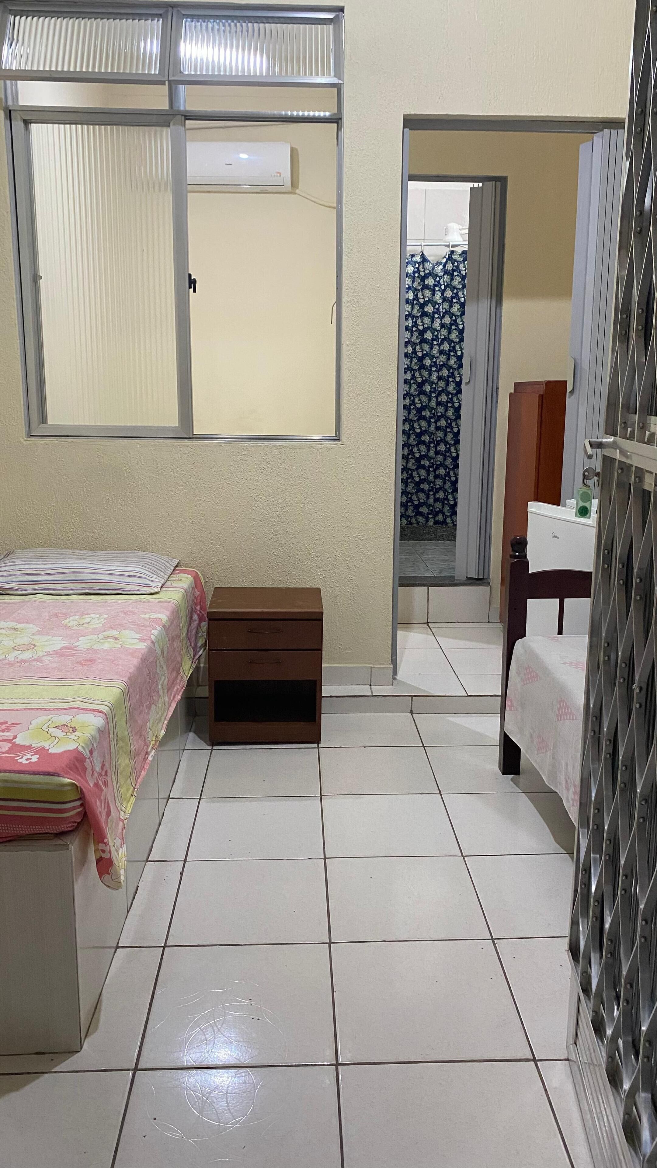 Quarto quádruplo | Wi-Fi de cortesia, roupa de cama