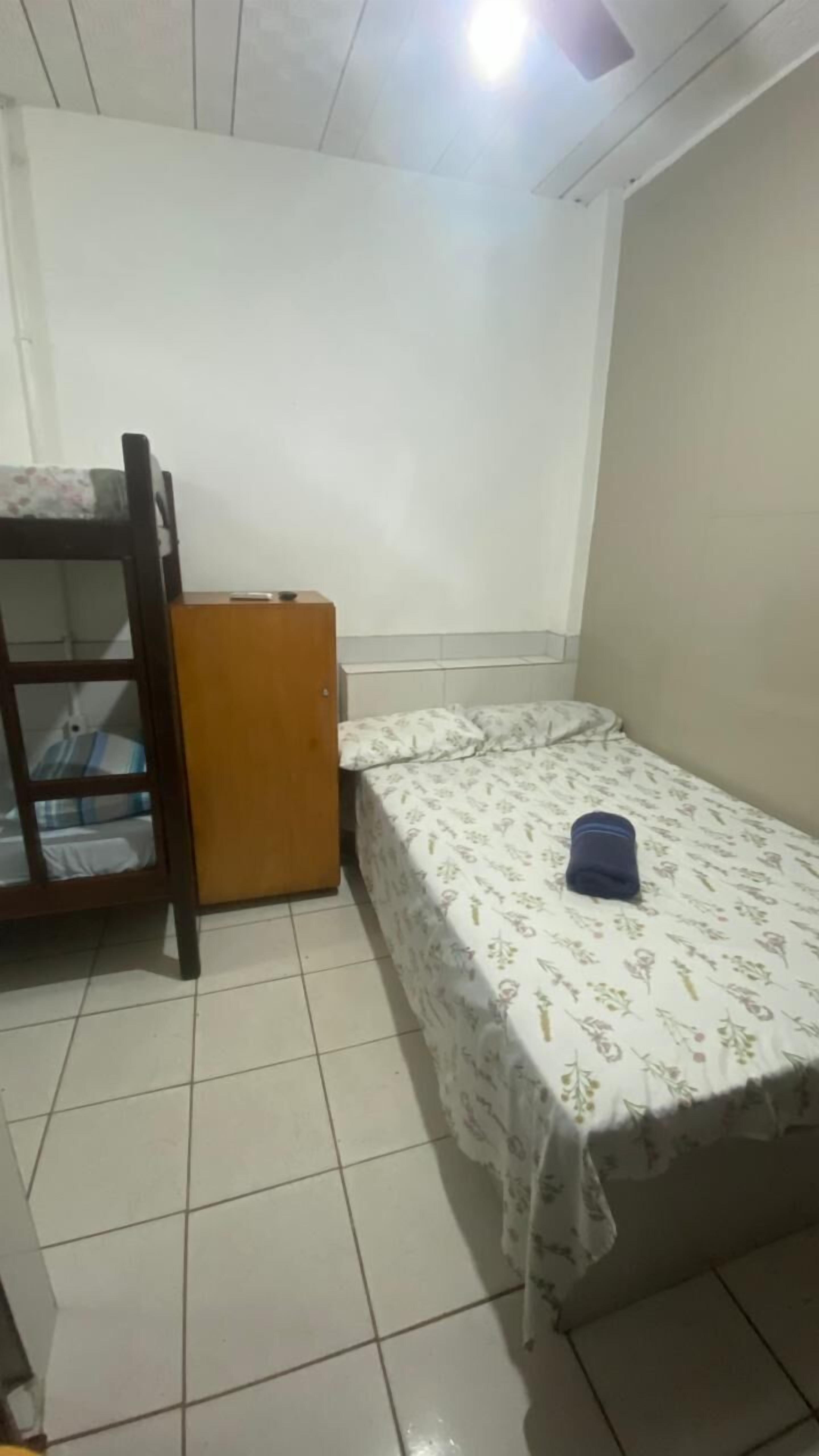 Quarto quádruplo | Wi-Fi de cortesia, roupa de cama