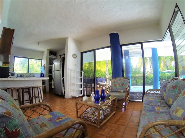 House, Multiple Beds, Non Smoking | Living area
