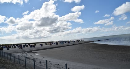 Cozy holiday home for up to 4 people in Neßmersiel on the North Sea coast