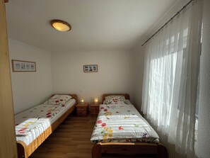 2 bedrooms, iron/ironing board, travel cot, WiFi - Cozy holiday home for up to 4 people in Neßmersiel on the North Sea coast (Nessmersiel)