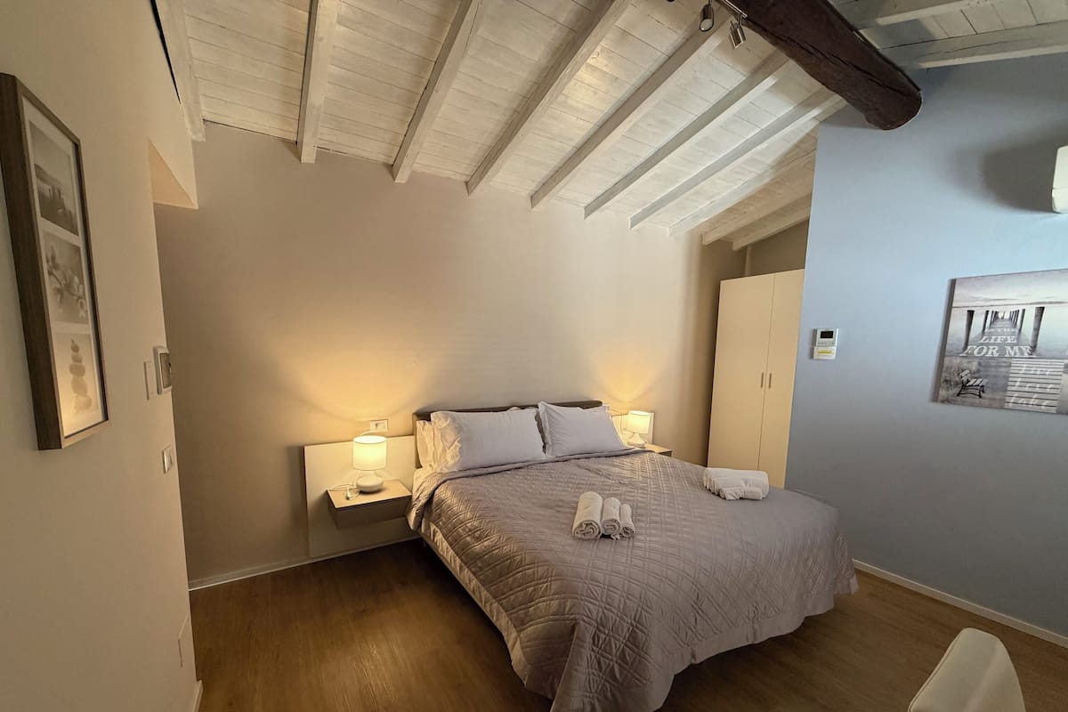 Standard Double Room | Desk, blackout drapes, free WiFi, bed sheets