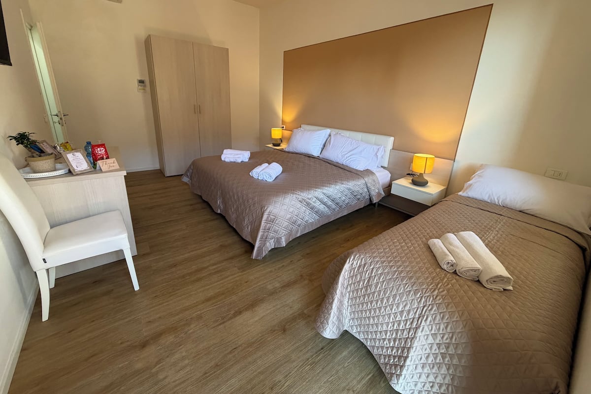 Comfort Double Room | Desk, blackout drapes, free WiFi, bed sheets