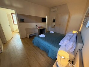 Literie de qualité supérieure, couette en duvet d'oie, bureau