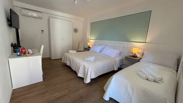 Comfort Double Room | Desk, blackout drapes, free WiFi, bed sheets