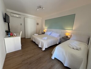 Comfort Double Room | Desk, blackout drapes, free WiFi, bed sheets