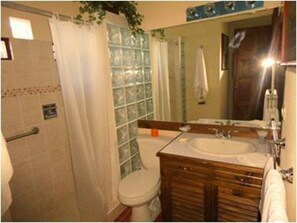 Room, Non Smoking | Bathroom | Shower