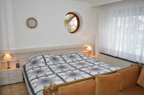 2 bedrooms, travel cot, WiFi