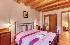 3 soverom, reiseseng for barn, wi-fi (inkludert) og sengetøy