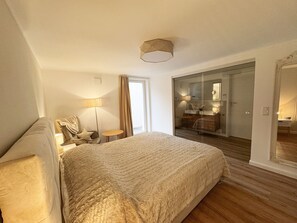 2 Schlafzimmer, Reisekinderbett, WLAN, Bettwäsche