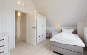 1 Schlafzimmer, Reisekinderbett, kostenloses WLAN, Bettwäsche