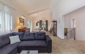 TV - Cozy home in Visnjan with sauna (Visnjan)