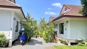 Exterior - Cottage with two rooms and a kitchen in a fantastic environment (Krabi, Ao Nang)