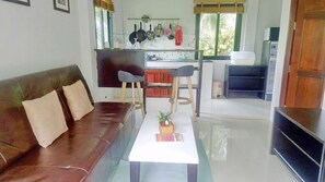 TV - Cottage with two rooms and a kitchen in a fantastic environment (Krabi, Ao Nang)