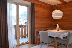 Dining - Exclusive mountain lodge style apartment - 90 m² - Free WIFI (Ortisei)