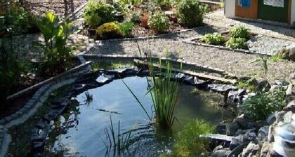 Quiet vacation apartment according to Chinese Feng-Shui teachings with water bed