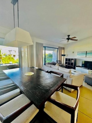Dining - Life in Blue Azuri Residences (Roches Noires)