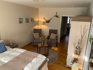 1 bedroom, iron/ironing board, free WiFi, bed sheets - *Kleiner Seeigel* 5 star FEWO with charm - central & close to the Baltic Sea, balcony, WLAN (Ribnitz-Damgarten)