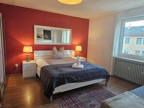 3 chambres, fer et planche Ă repasser, Wi-Fi, draps fournis