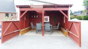 Outdoor dining - cozy, quiet apartment in Drelsdorf (Drelsdorf)