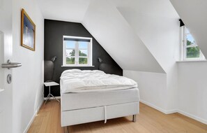 4 bedrooms, travel cot, free WiFi