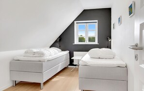 4 bedrooms, travel cot, free WiFi