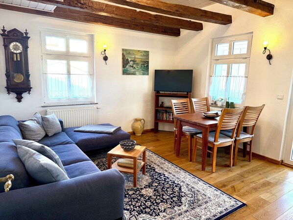 Smart-TV, DVD-Player, Bücher