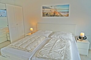 2 bedrooms, travel crib, WiFi