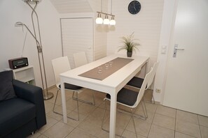 Unclassified image, 4 of 18, button