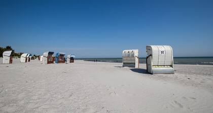 Luxury penthouse with large roof terrace, beach location, sauna & fireplace!