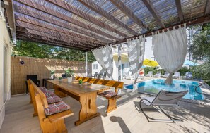 Pool - Beautiful home in Kastel Stafilic with sauna (Kastel Stafilic)