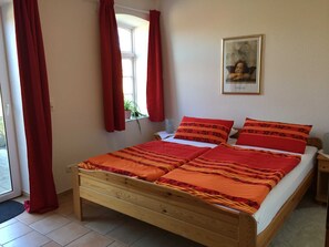 2 bedrooms, travel crib, WiFi, bed sheets