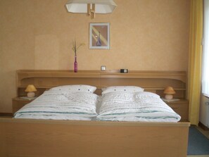 2 soverom, reiseseng for barn, wi-fi (inkludert) og sengetøy