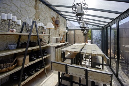 Small paradise near Arles in Provence, big terrace and pool 