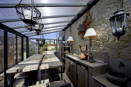 Small paradise near Arles in Provence, big terrace and pool 