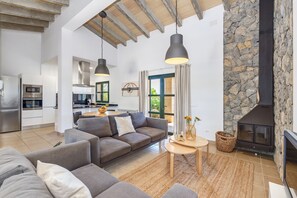 TV, fireplace - Finca "Sa Pradera" Ideal for Cyclists with Pool and near Palma (Palma de Mallorca)