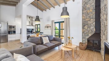 Televisie en een open haard